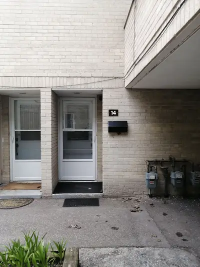 23 Four Winds Drive 14, Toronto, On M3j 1k7