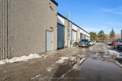 70 Vanley Crescent 3, Toronto, On M3j 2b8