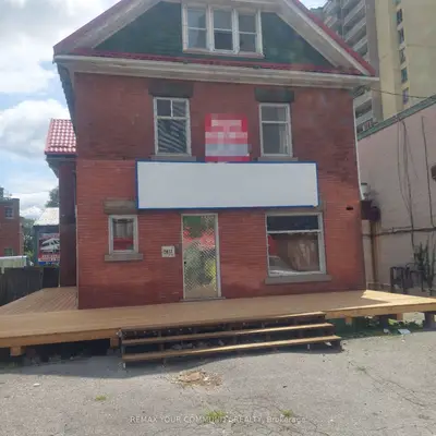 2077 Lawrence Avenue W, Toronto, On M9n 1h7