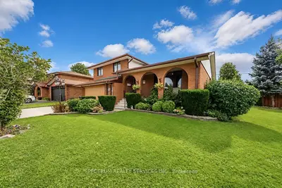 16 Burin Court, Toronto, On M9c 4y3