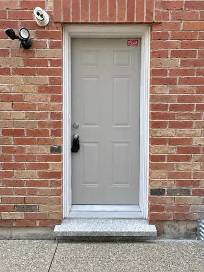 44 Victoriaville Road Lower, Brampton, On L6x 0y9