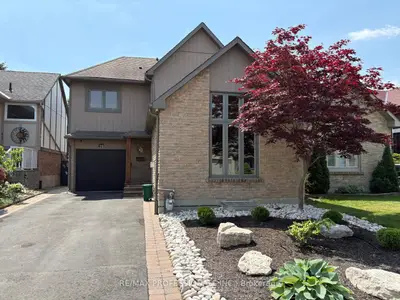 19 Elmbrook Crescent Lower, Toronto, On M9c 5b2