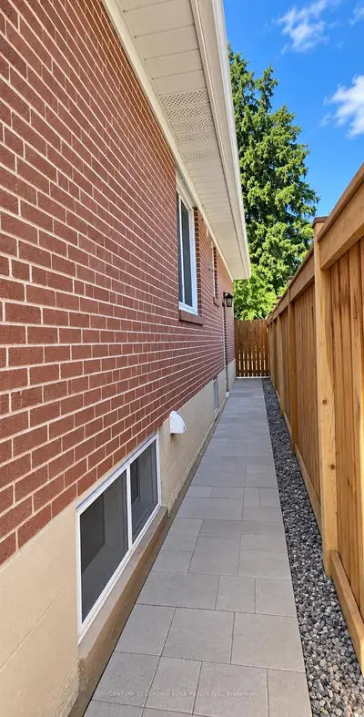 28 Eringate Drive Lower Level, Toronto, On M9c 3y7