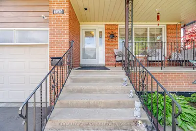 255 John Street, Toronto, On M9n 1k1