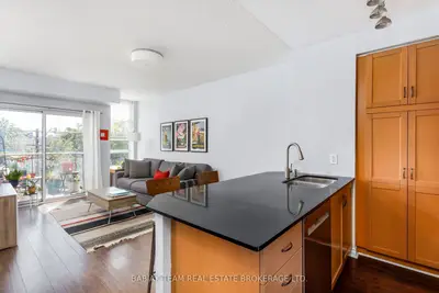 2495 Dundas Street West Street 307, Toronto, On M6p 1x4