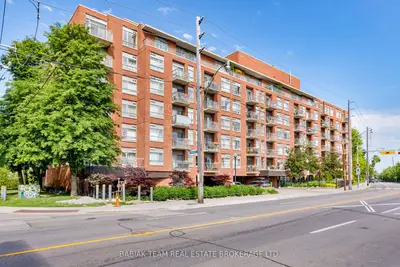2495 Dundas Street West Street 307, Toronto, On M6p 1x4