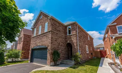 36 Twisted Oak Street, Brampton, On L6r 1t1