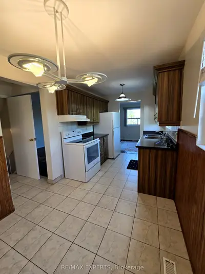5 Rawling Crescent, Brampton, On L6e 1n7