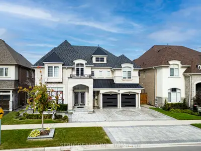 64 Burlwood Road, Brampton, On L6p 4e7