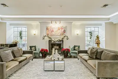 55 Kingsbridge Garden Circle Ph7, Mississauga, On L5r 1y1