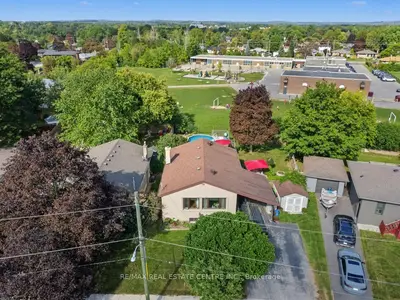 15 Norton Crescent, Halton Hills, On L7p 1g9