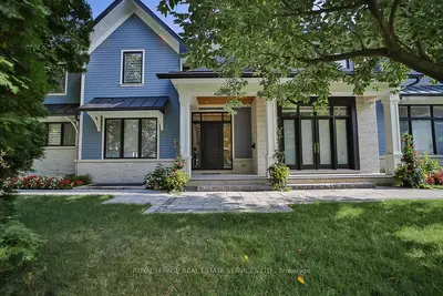 1301 Twin Oaks Dell, Mississauga, On L5h 3j9
