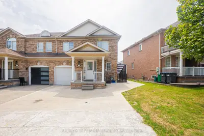 8 Topiary Lane, Brampton, On L7a 2k6