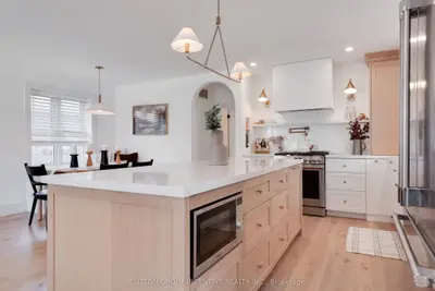 16 Robindale Avenue, Toronto, On M8w 4a9