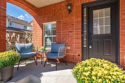 407 Baverstock Crescent, Milton, On L9t 5l1