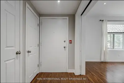 11 Laxton Avenue 101, Toronto, On M6k 1k8