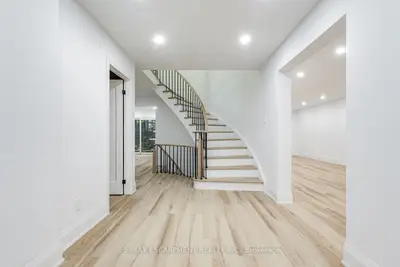 2104 Mississauga Road, Mississauga, On L5h 2k6