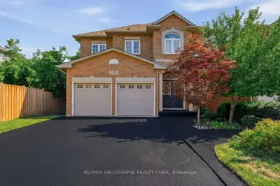 2381 Grand Oak Trail, Oakville, On L6m 4v4
