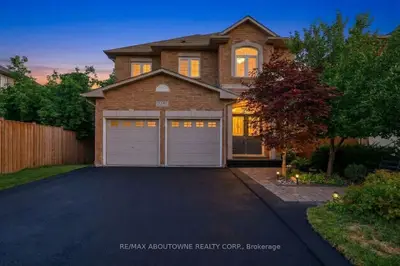 2381 Grand Oak Trail, Oakville, On L6m 4v4