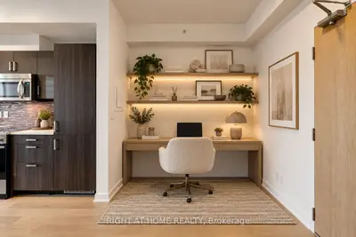 36 Howard Park Avenue 307, Toronto, On M6r 0a7