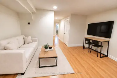 104 Rankin Crescent L.l., Toronto, On M6p 4g6