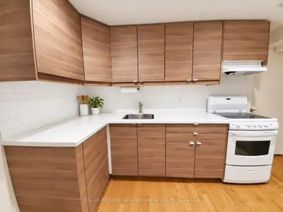 104 Rankin Crescent L.l., Toronto, On M6p 4g6