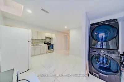 18 Markham Street, Brampton, On L6s 2x7