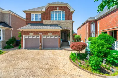 3809 Candlelight Drive, Mississauga, On L5m 8a8