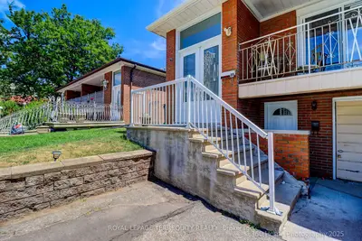 88 Central Parkway W, Mississauga, On L5b 1l5