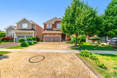 3809 Candlelight Drive, Mississauga, On L5m 8a8