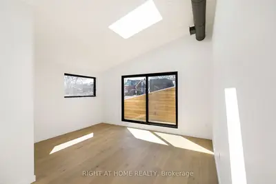 86 Lansdowne Avenue Upper, Toronto, On M6k 2v9