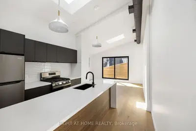 86 Lansdowne Avenue Upper, Toronto, On M6k 2v9