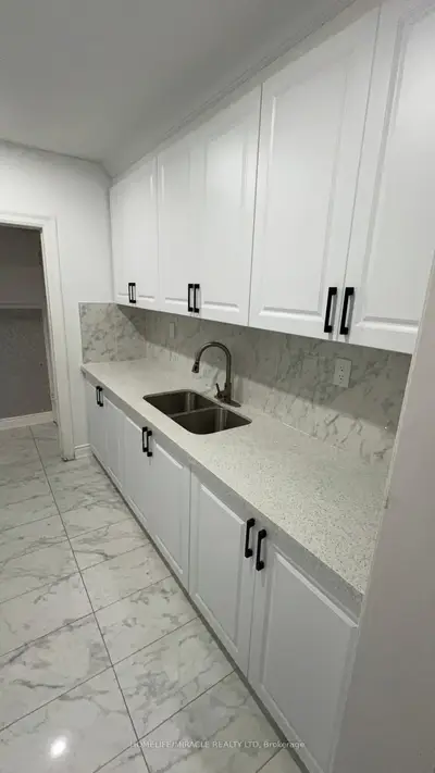 213 Queen Street W, Brampton, On L6y 1m6