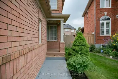81 Narrow Valley Crescent, Brampton, On L6r 2m4
