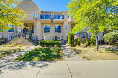 4975 Southampton Drive 323, Mississauga, On L5m 8e4