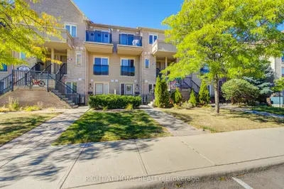 4975 Southampton Drive 323, Mississauga, On L5m 8e4