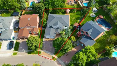 10 Settler Court, Brampton, On L6z 4l8