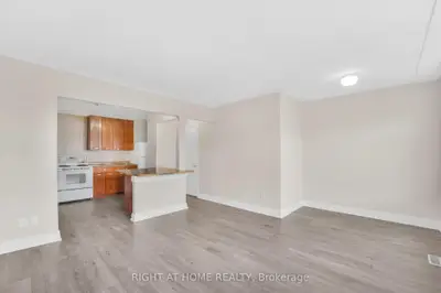 1698a Eglinton Avenue W, Toronto, On M6e 2h5