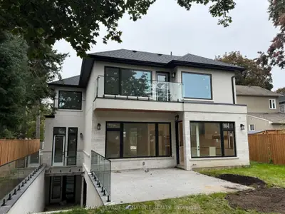 1467 Kenmuir Avenue, Mississauga, On L5g 4b3
