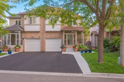 15 Amazon Court, Brampton, On L6r 1c7