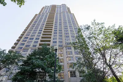 25 Kingsbridge Garden Circle 2320, Mississauga, On L5r 4b1