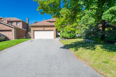 9 Iris Crescent, Brampton, On L6z 3h8