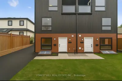 12 Smallwood Drive A, Toronto, On M3m 1t8