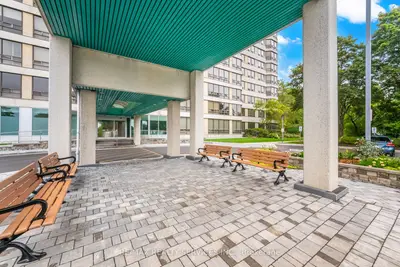330 Mill Street S 404, Brampton, On L6y 3v3