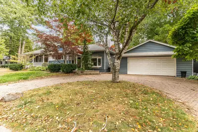 374 Spruce Street, Oakville, On L6j 2h3