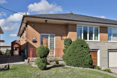 28 Charrington Crescent, Toronto, On M3l 2c4