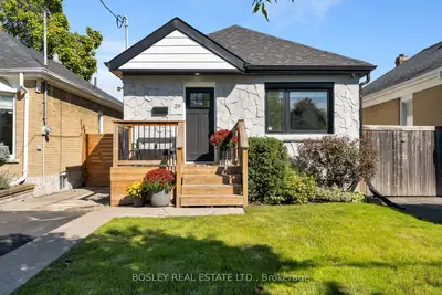 29 Blakley Avenue, Toronto, On M6n 3y4