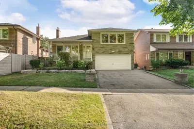 7 Watling Street, Toronto, On M9p 3e8