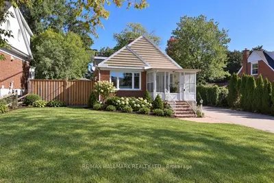 11 Brookside Drive, Mississauga, On L5m 1h2