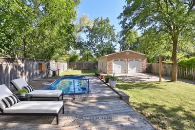11 Brookside Drive, Mississauga, On L5m 1h2